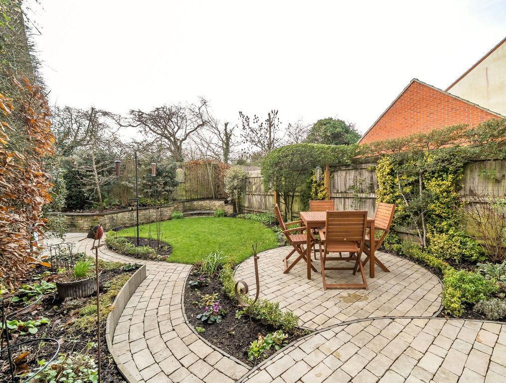 Property photo 2 of 18 Picture No. 28