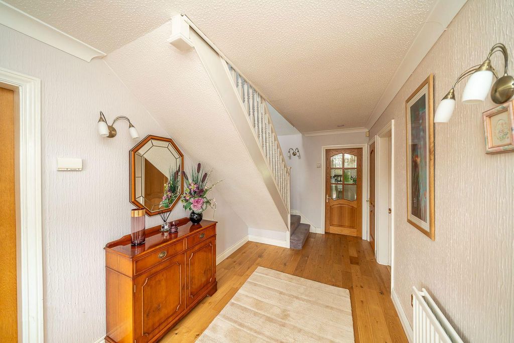 Property photo 3 of 31