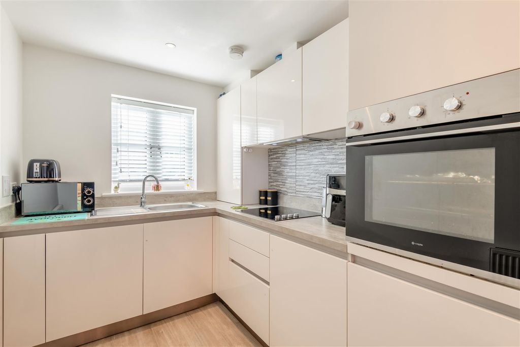 Property photo 3 of 15 8660212-Interior06.Jpg