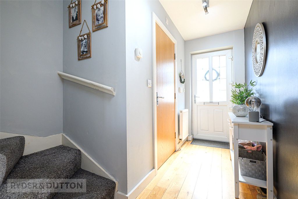 Property photo 2 of 27 Entrance Hallway