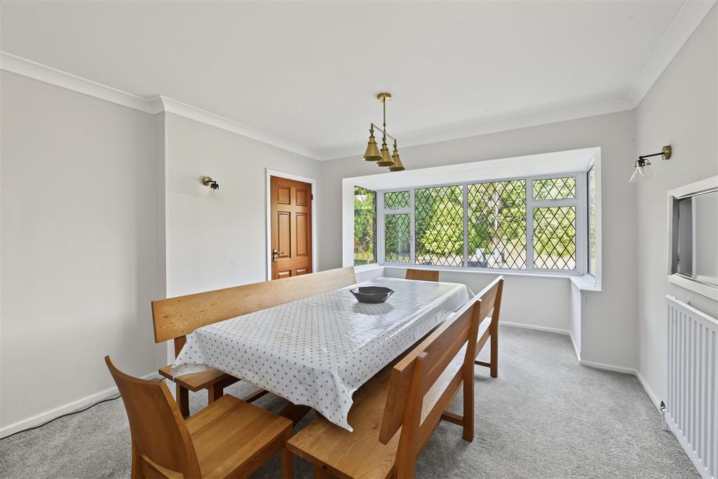 Property photo 3 of 13 Oakfield-Road-07.Jpg