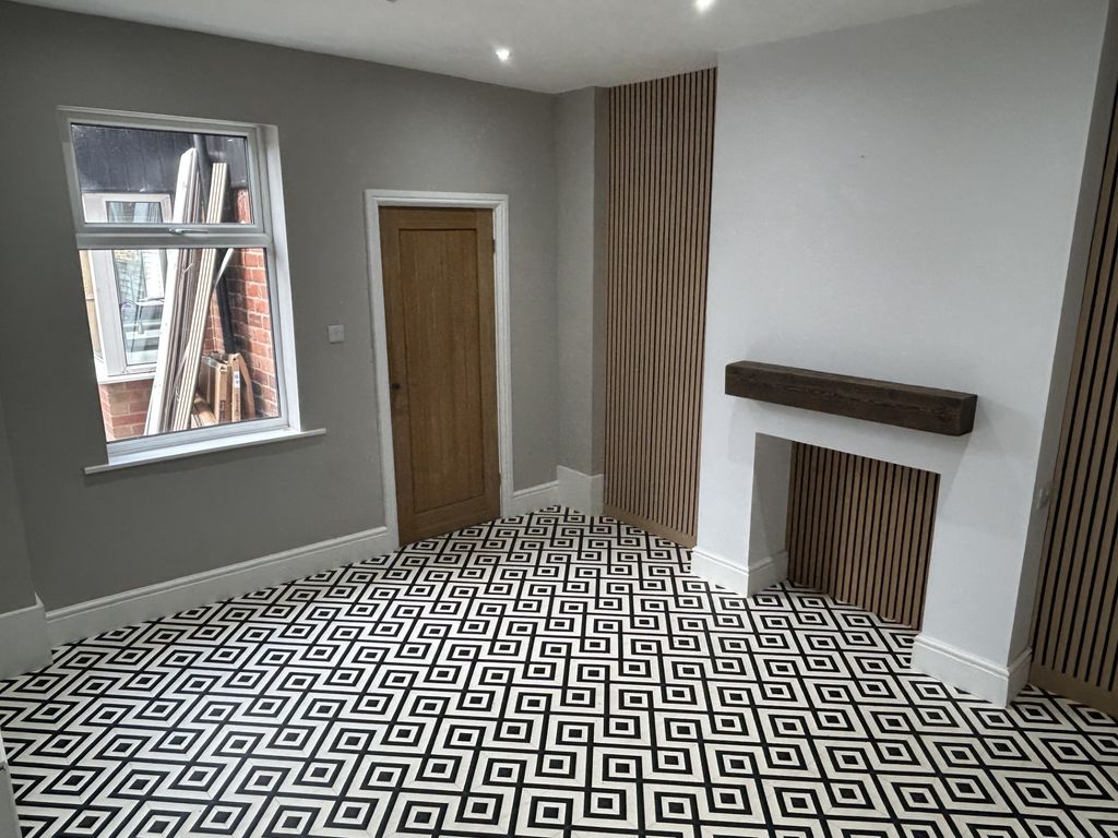 Property photo 3 of 11 61 Melrose Dinning Room