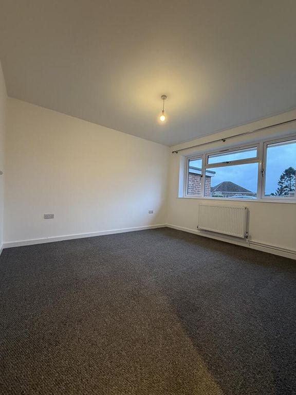 Property photo 2 of 10 Bedroom