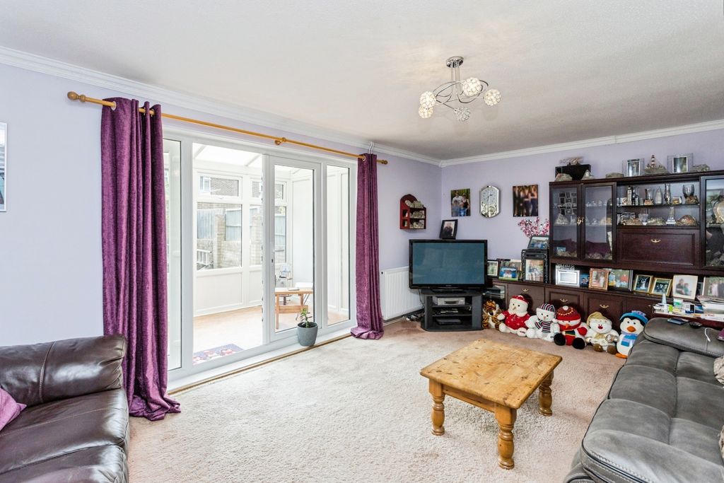 Property photo 2 of 17 Photo