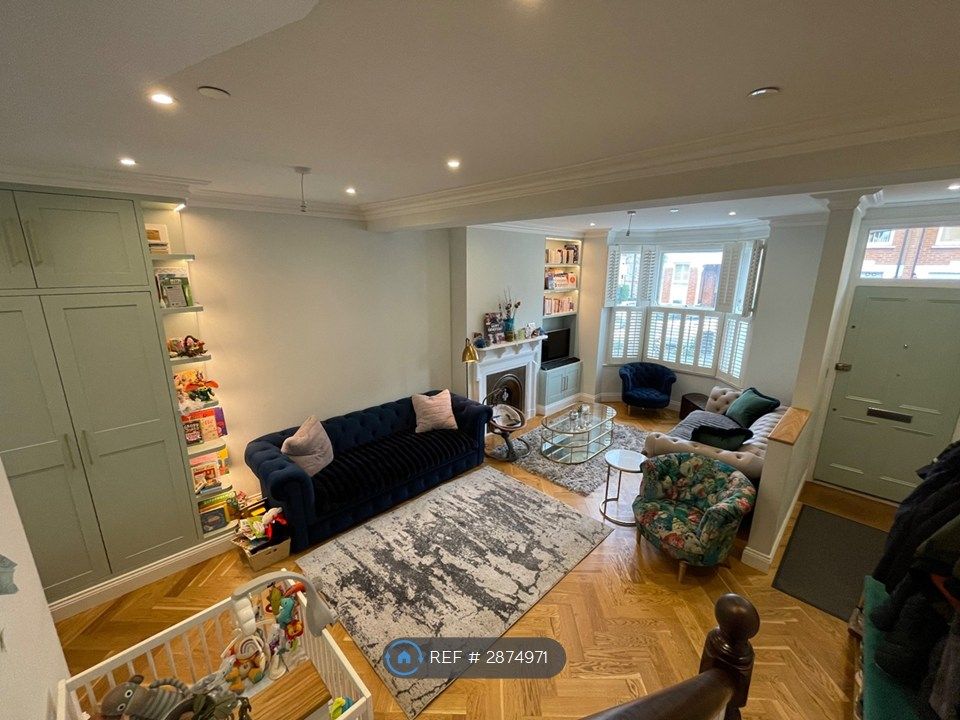 Property photo 3 of 25 Living Room