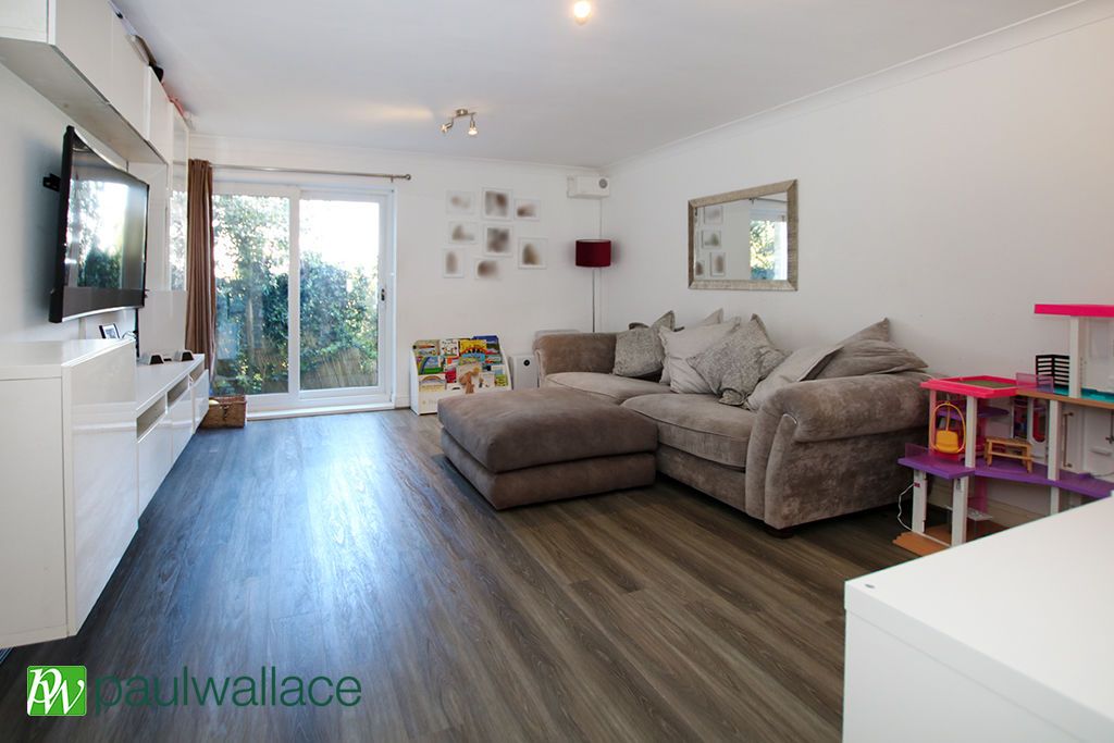 Property photo 2 of 11 Lounge