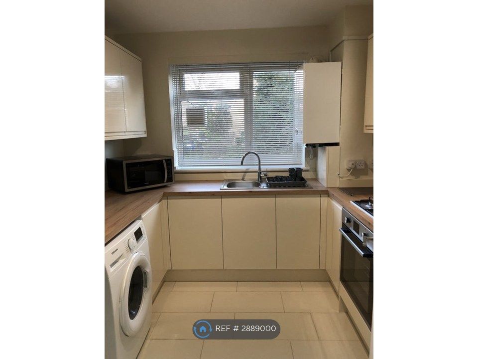 Property photo 3 of 9 Kitchen
