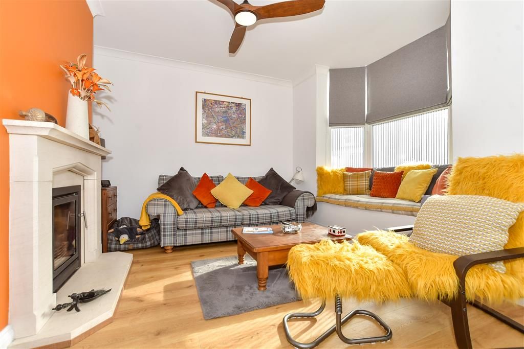 Property photo 2 of 12 Lounge