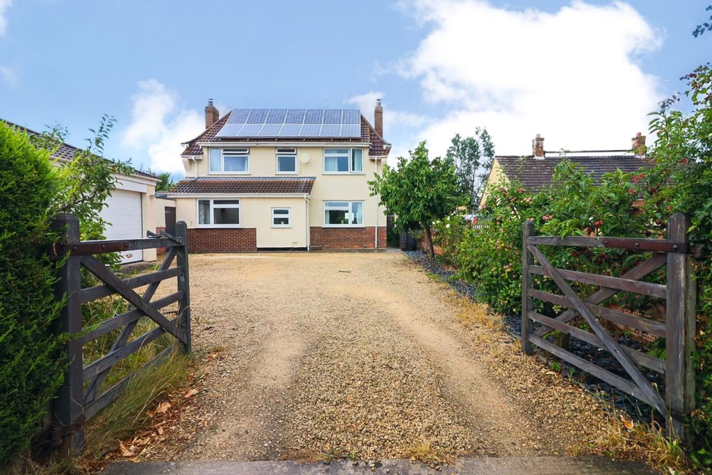 Property photo 1 of 52 Image00013