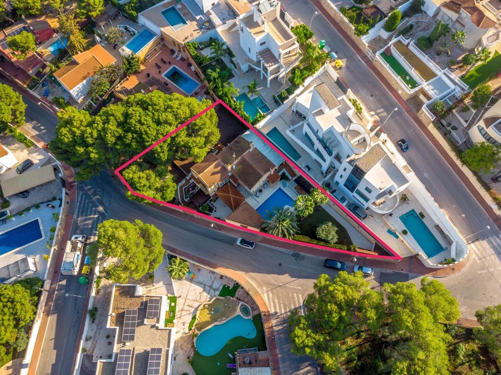 Property photo 1 of 44