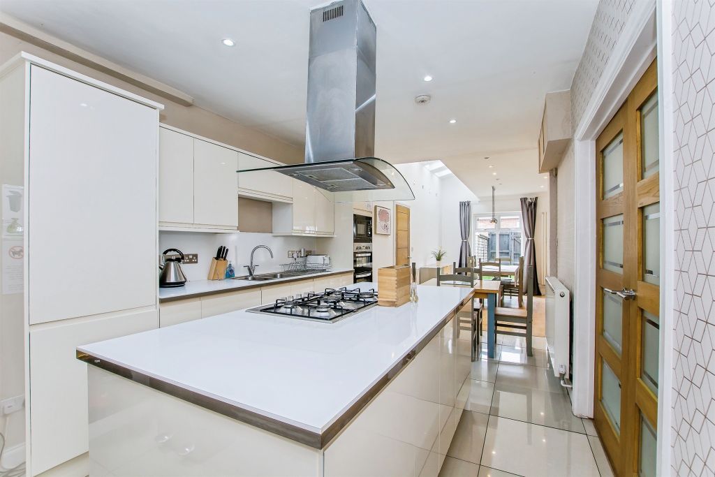 Property photo 2 of 34