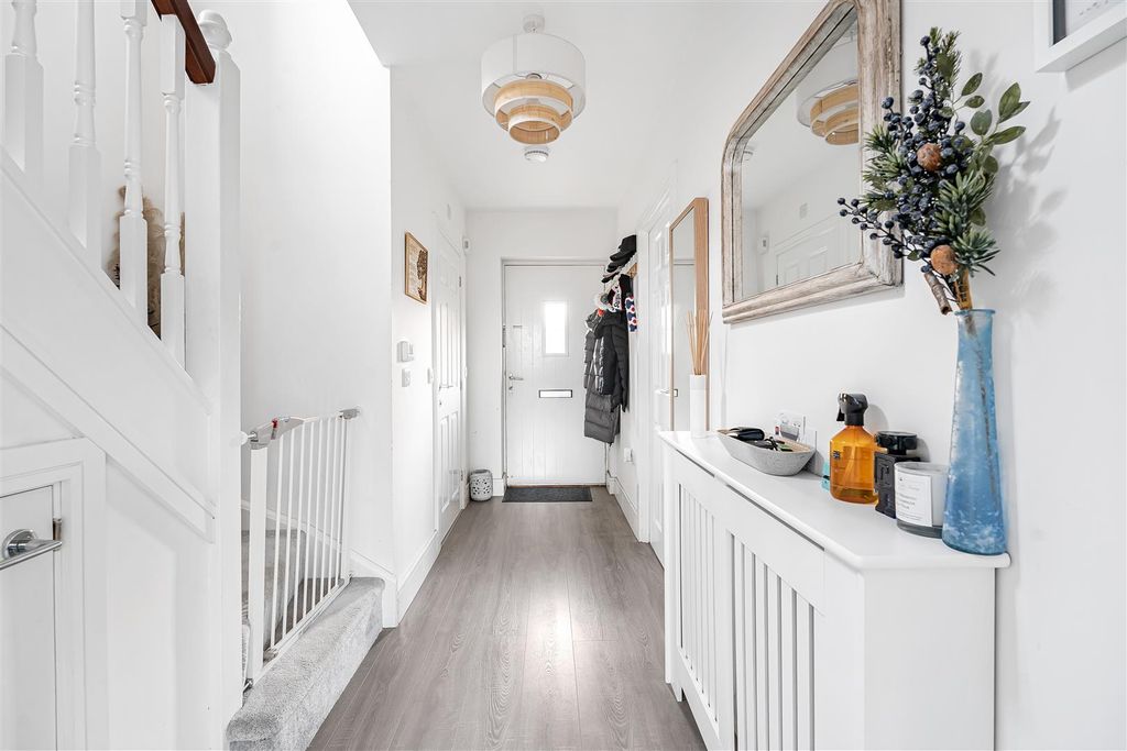 Property photo 3 of 17 19_70508.Jpg