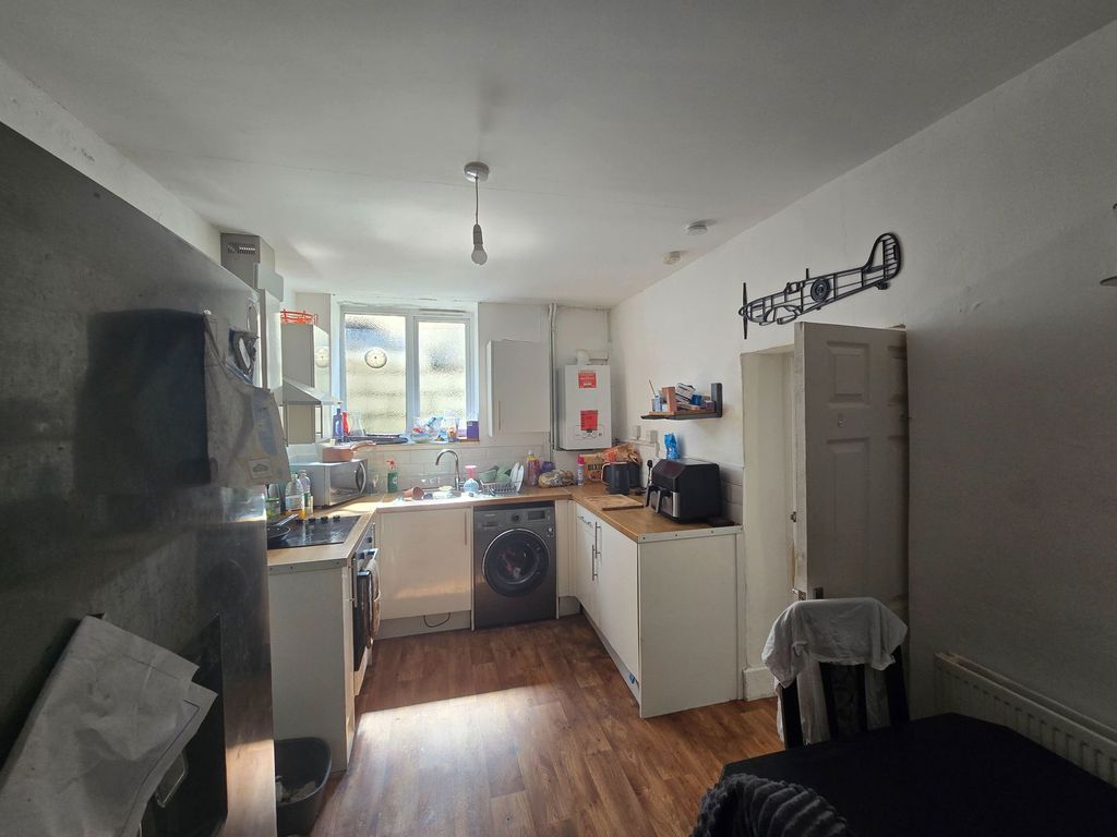 Property photo 3 of 8