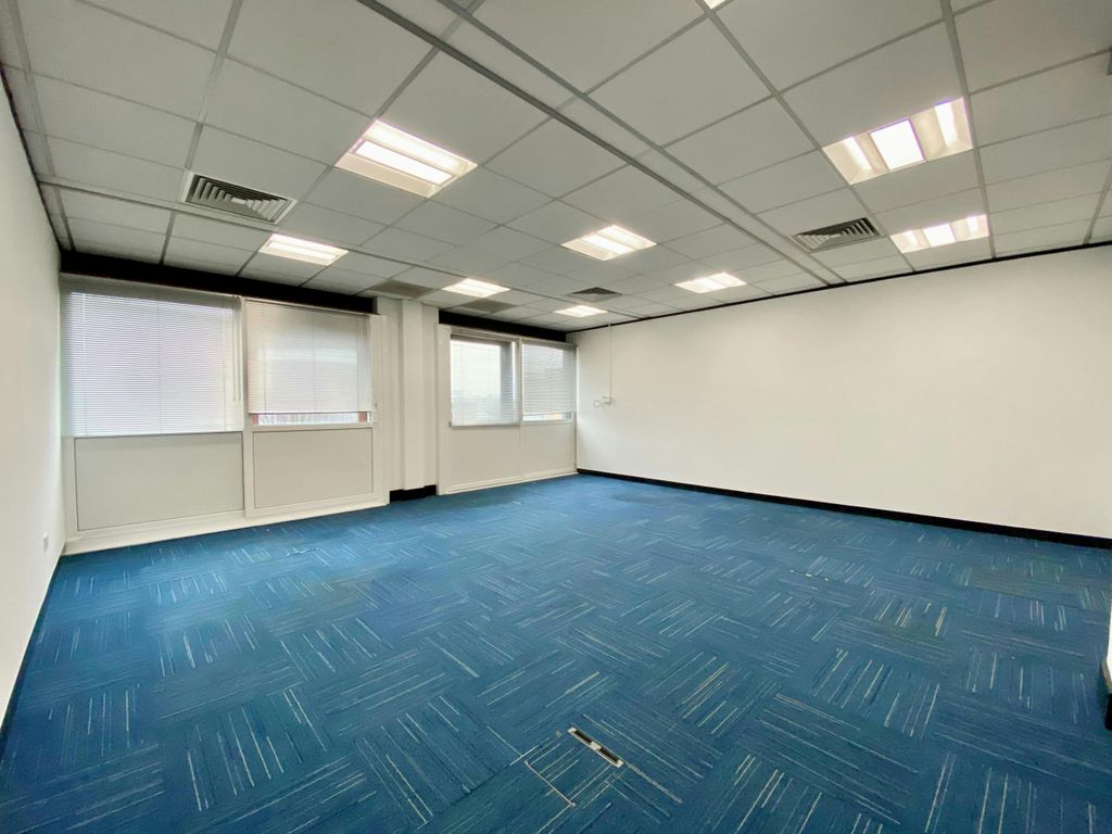 Property photo 3 of 10 Image 11