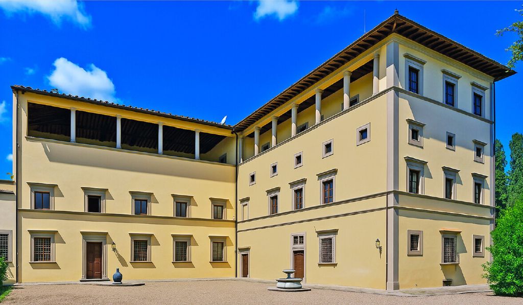 Property photo 2 of 28