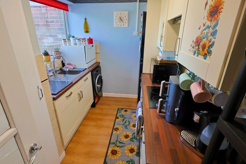 Property photo 2 of 8 Kitchen