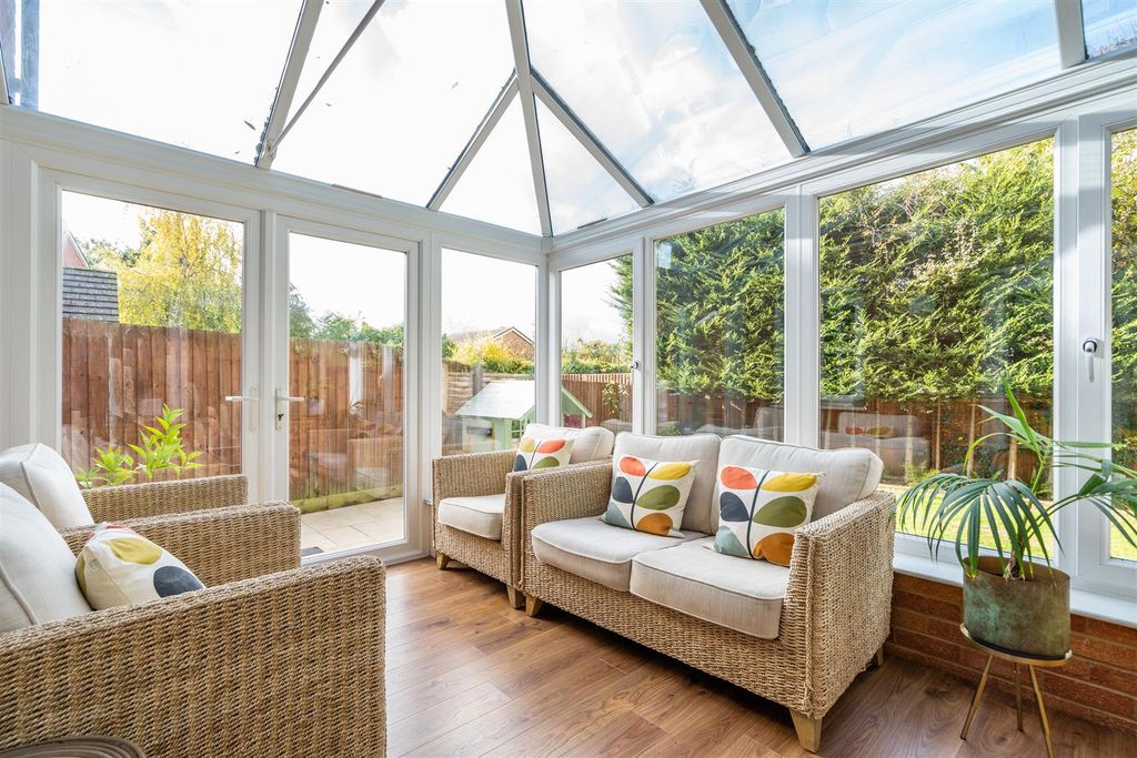 Property photo 3 of 17 5 Laxton Grove_11.Jpg