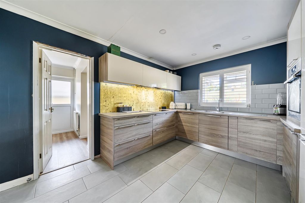 Property photo 3 of 23 1485943-15-6A50Fc50Dffd7.Jpg
