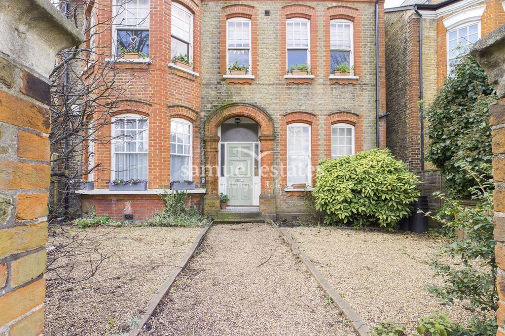 Property photo 2 of 7 External