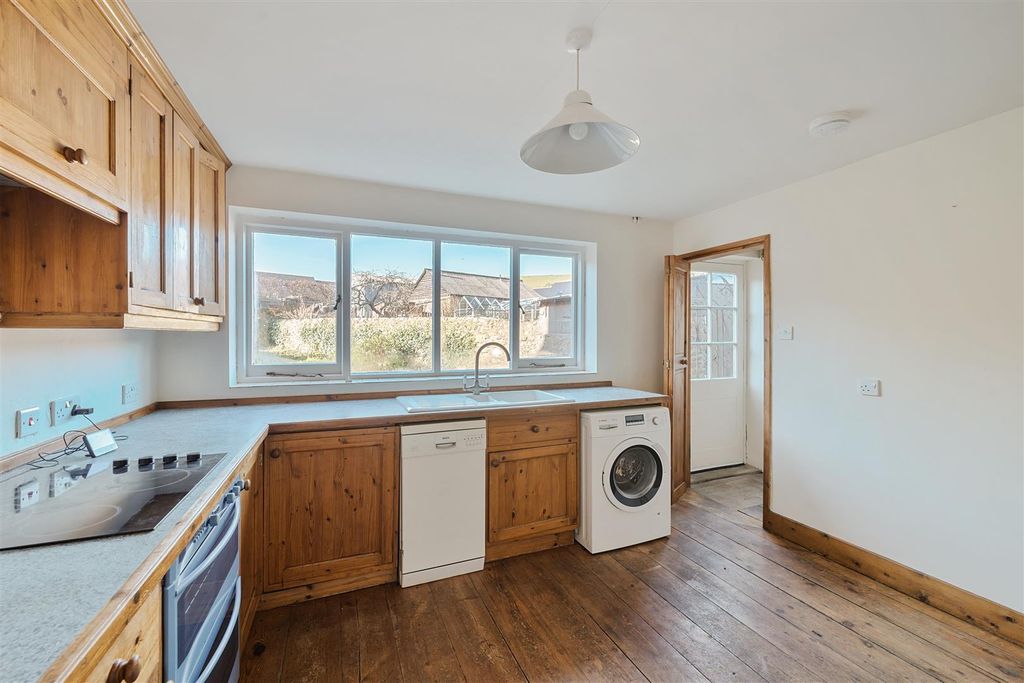 Property photo 3 of 11
