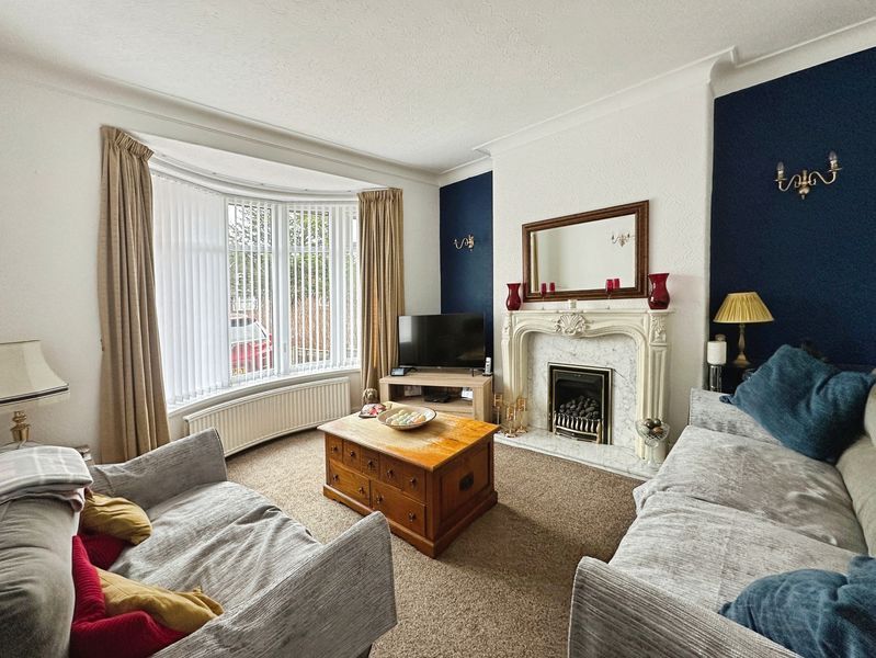 Property photo 3 of 26 Lounge