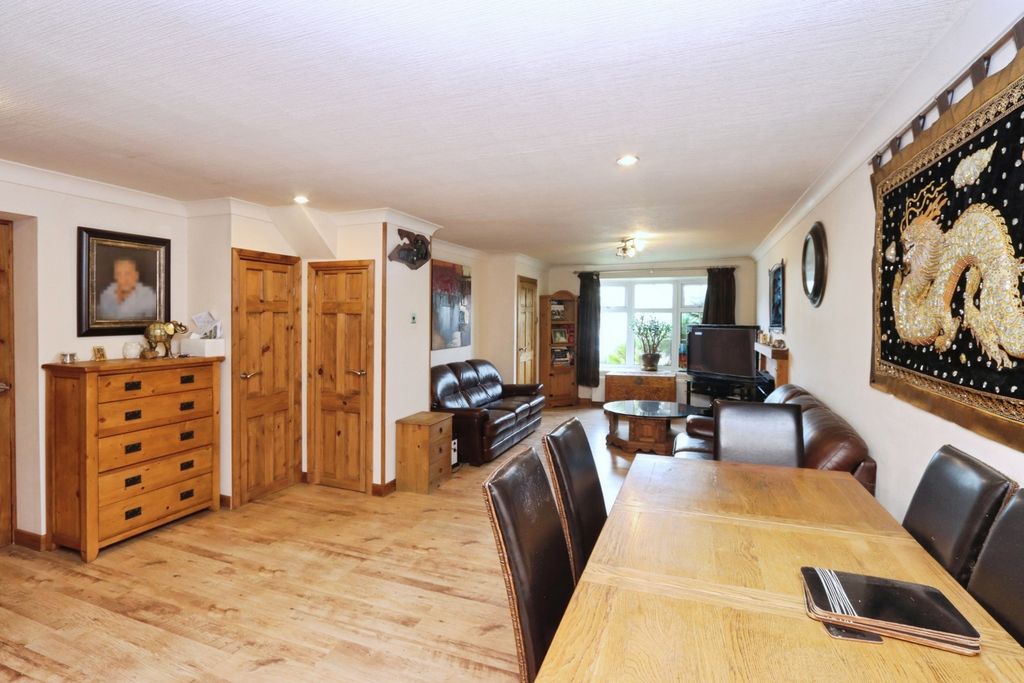 Property photo 2 of 17 Photo