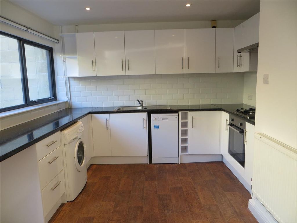 Property photo 3 of 12 Kitchen