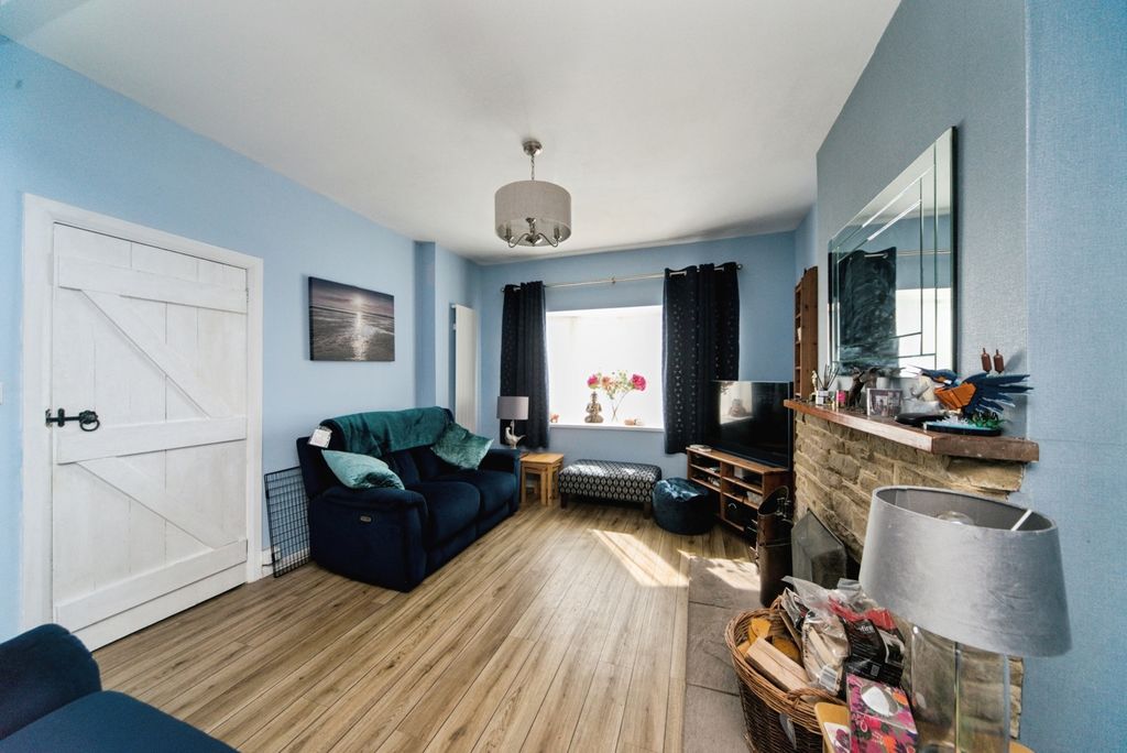 Property photo 2 of 17 Photo