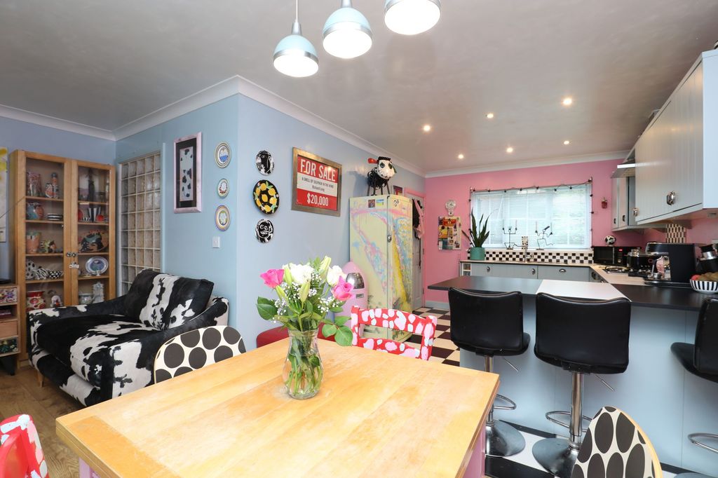 Property photo 2 of 23