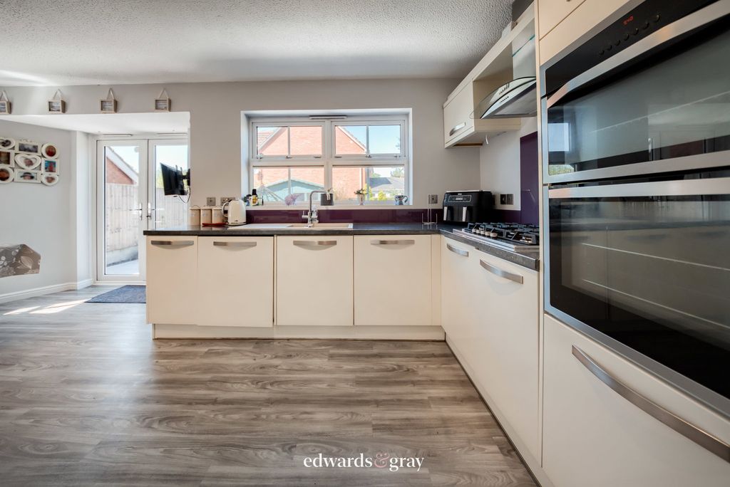 Property photo 3 of 31