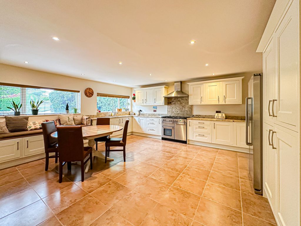 Property photo 2 of 34