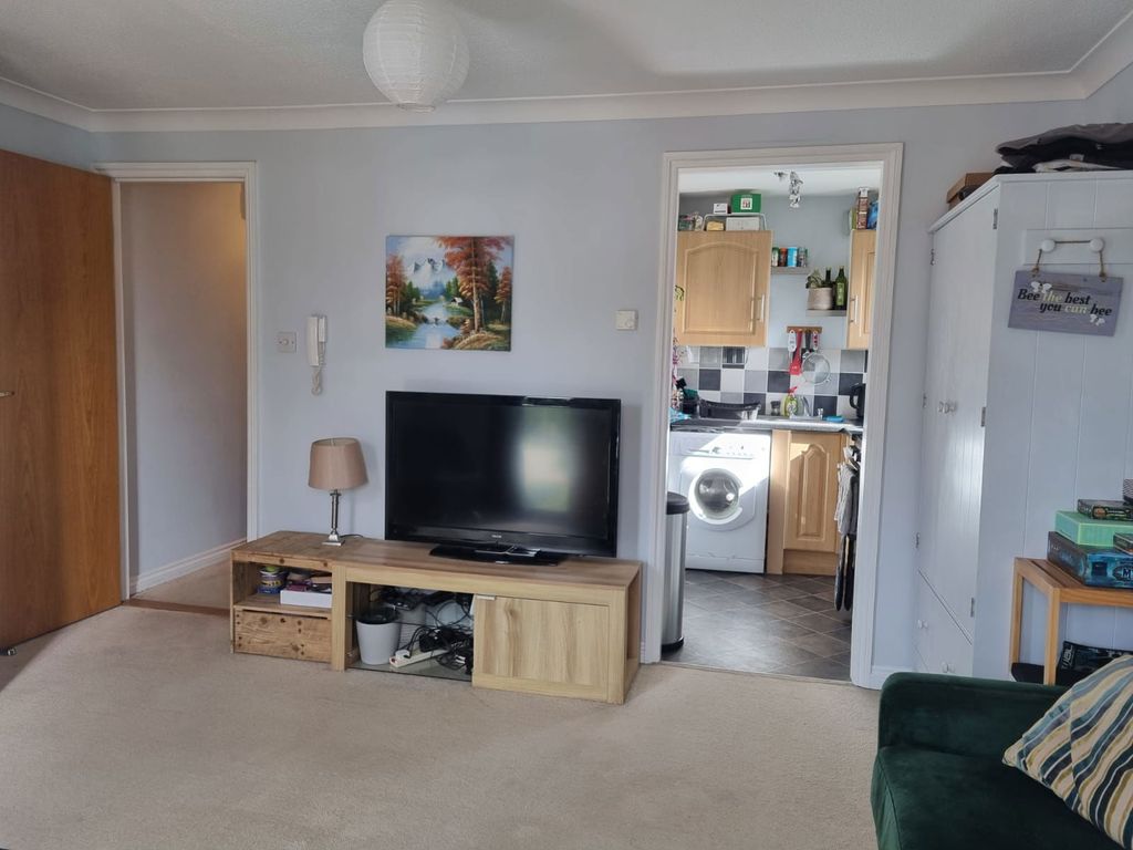 Property photo 2 of 8