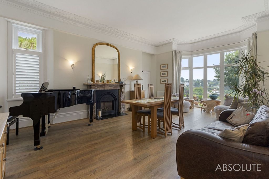 Property photo 3 of 46