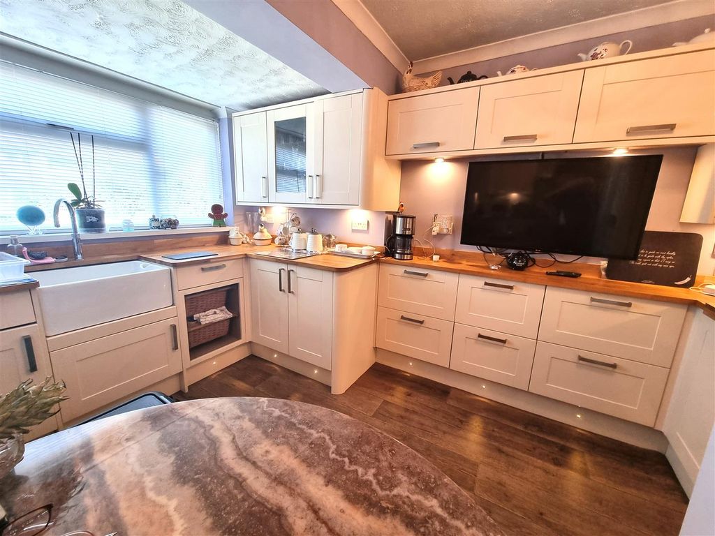 Property photo 2 of 15 Kitchen.Jpg