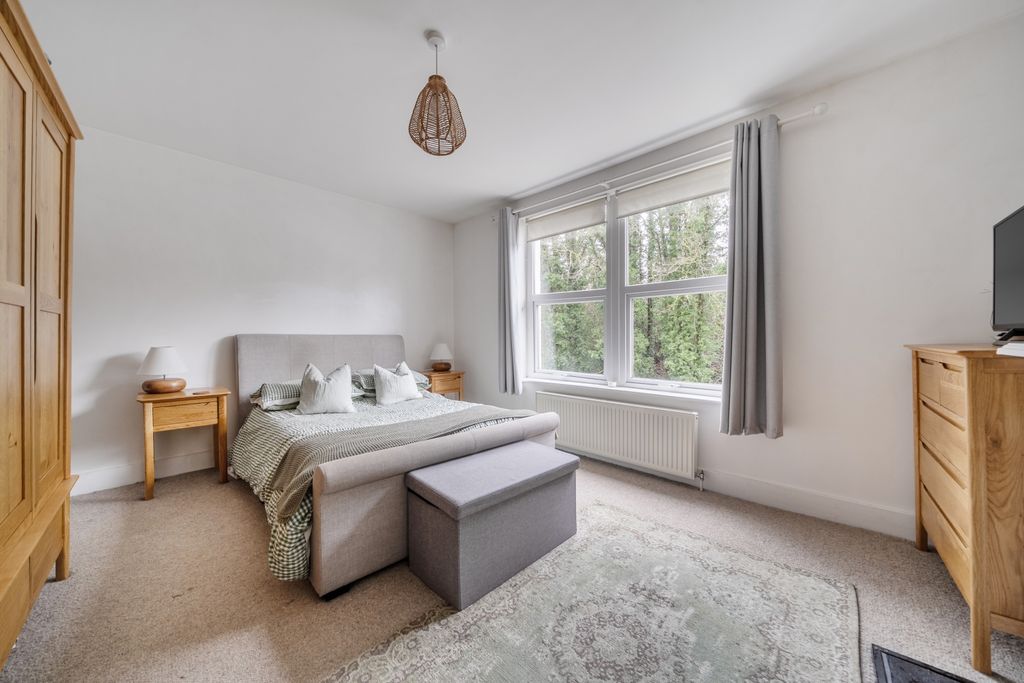 Property photo 3 of 16 Bedroom