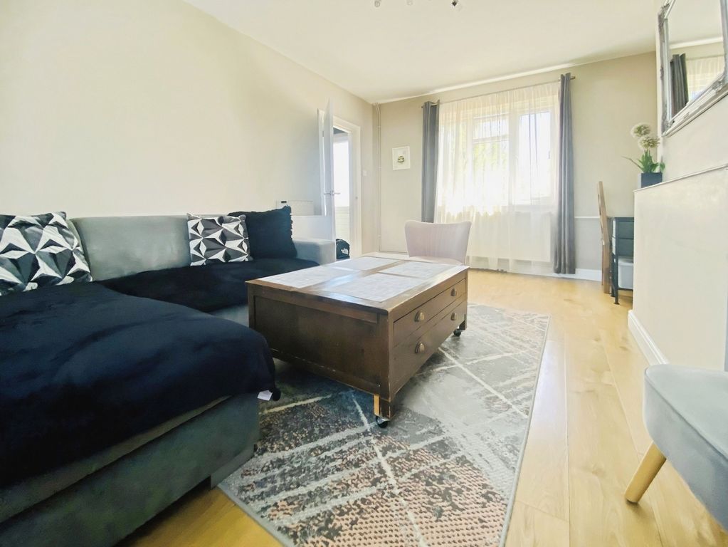 Property photo 3 of 11 Pbox-Img.Jpg