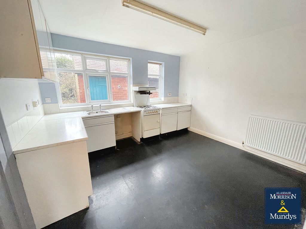 Property photo 3 of 10 Kitchen