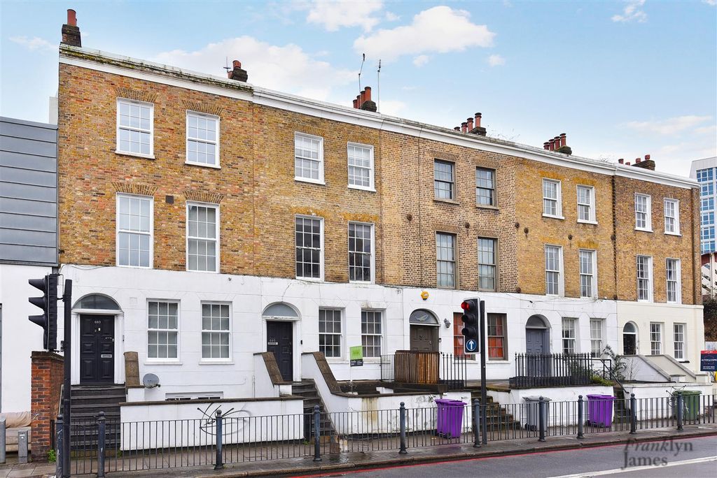Property photo 1 of 12 Commercial Road.Jpg