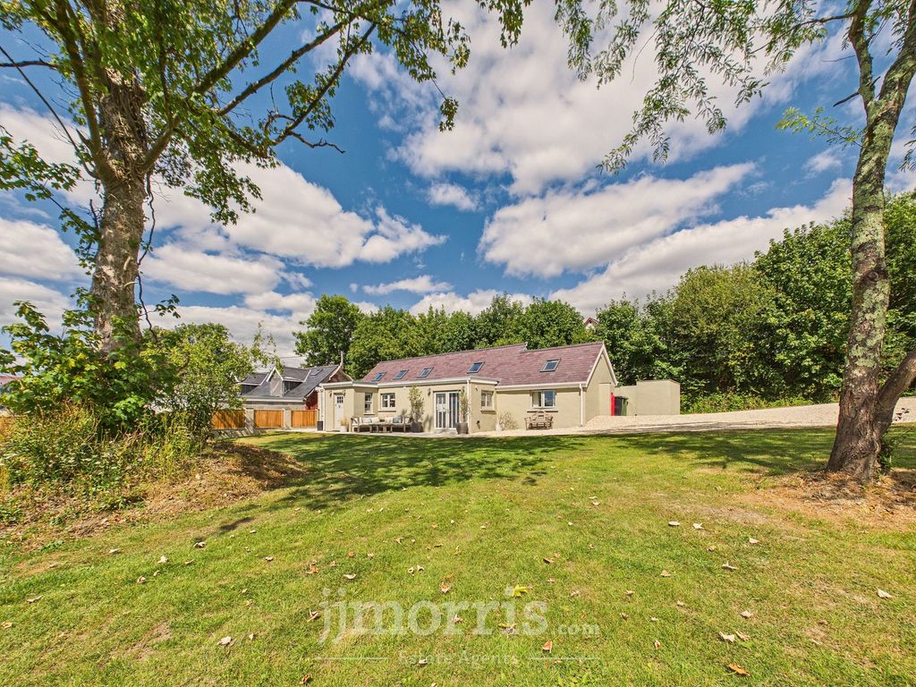Property photo 2 of 25