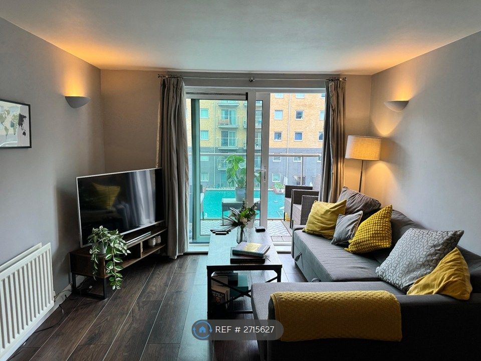 Property photo 2 of 14 Front Room