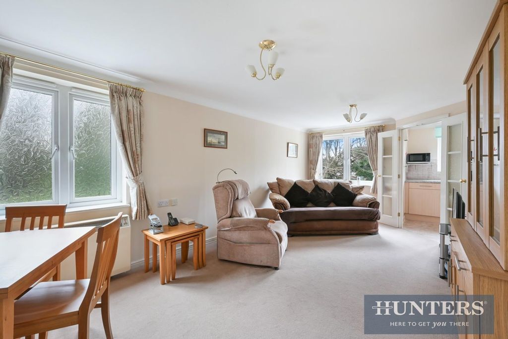 Property photo 3 of 12 Calverley Court (4).Jpg