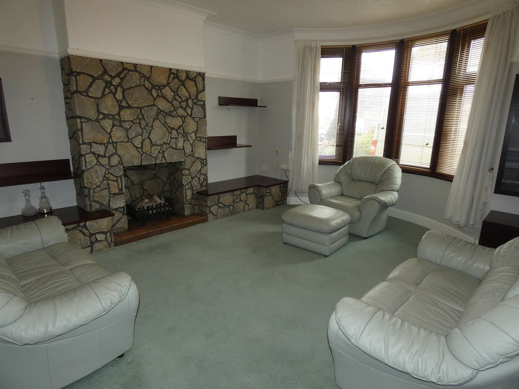 Property photo 2 of 17 Main Lounge