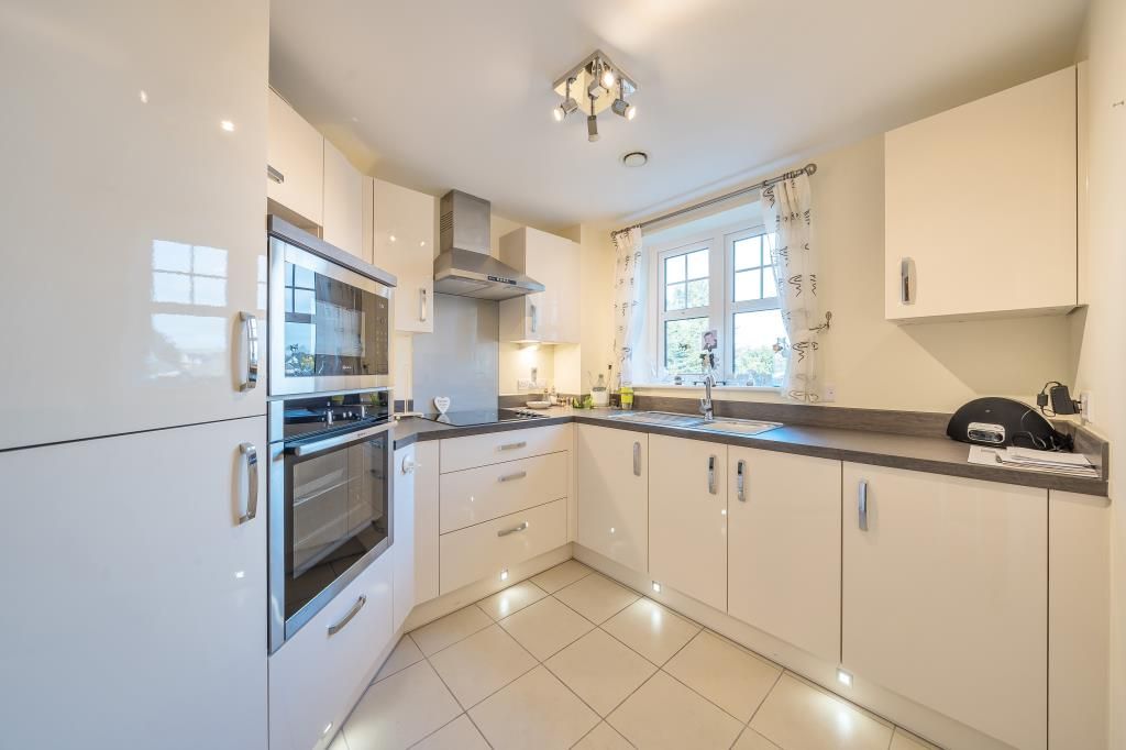 Property photo 3 of 11 Kitchen