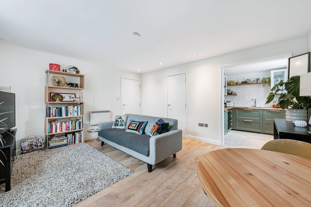 Property photo 2 of 8