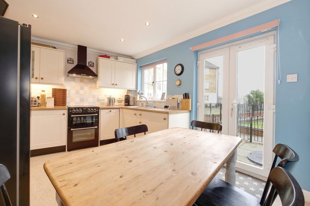 Property photo 3 of 26