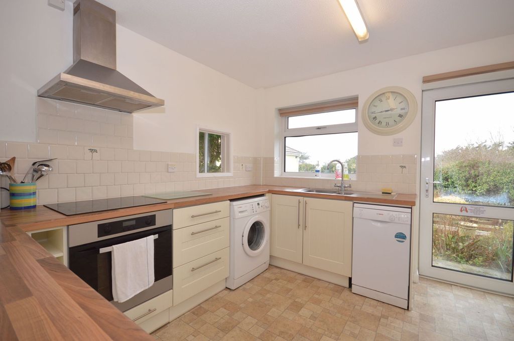 Property photo 3 of 13 Kitchen