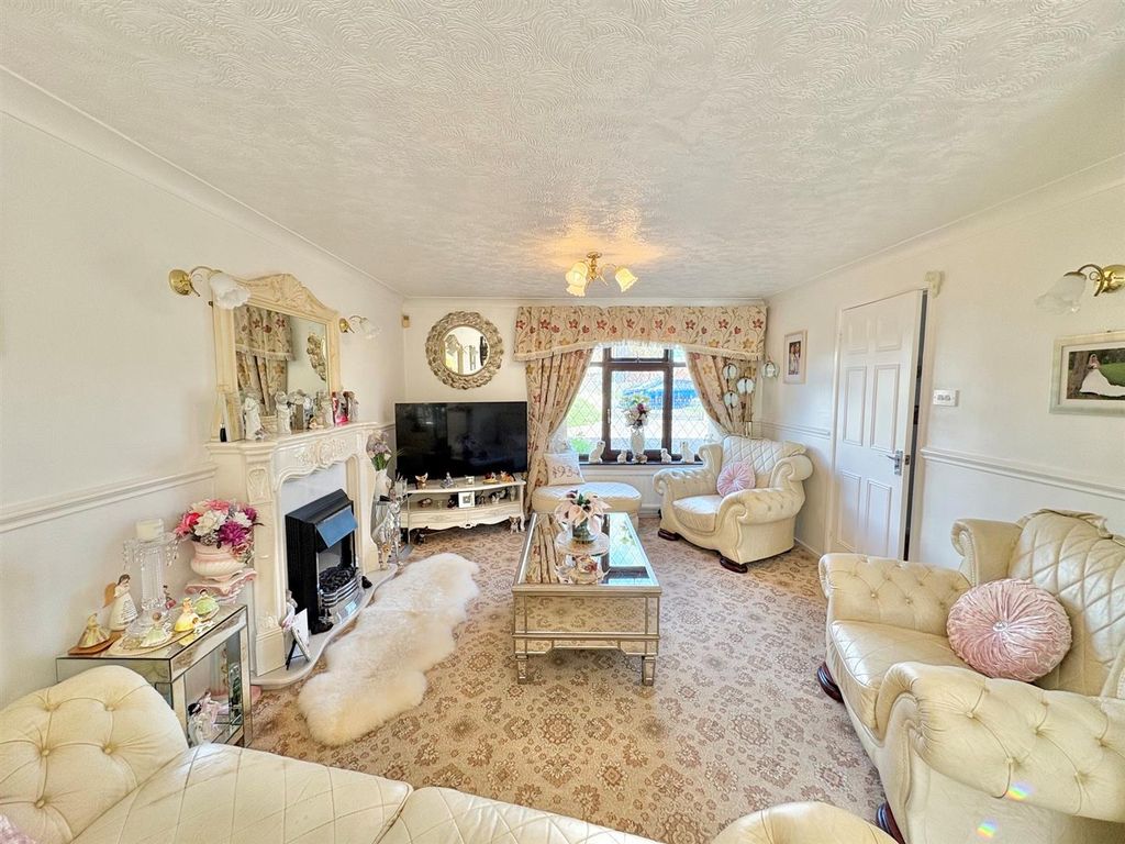 Property photo 2 of 13 Lounge 2.Jpg