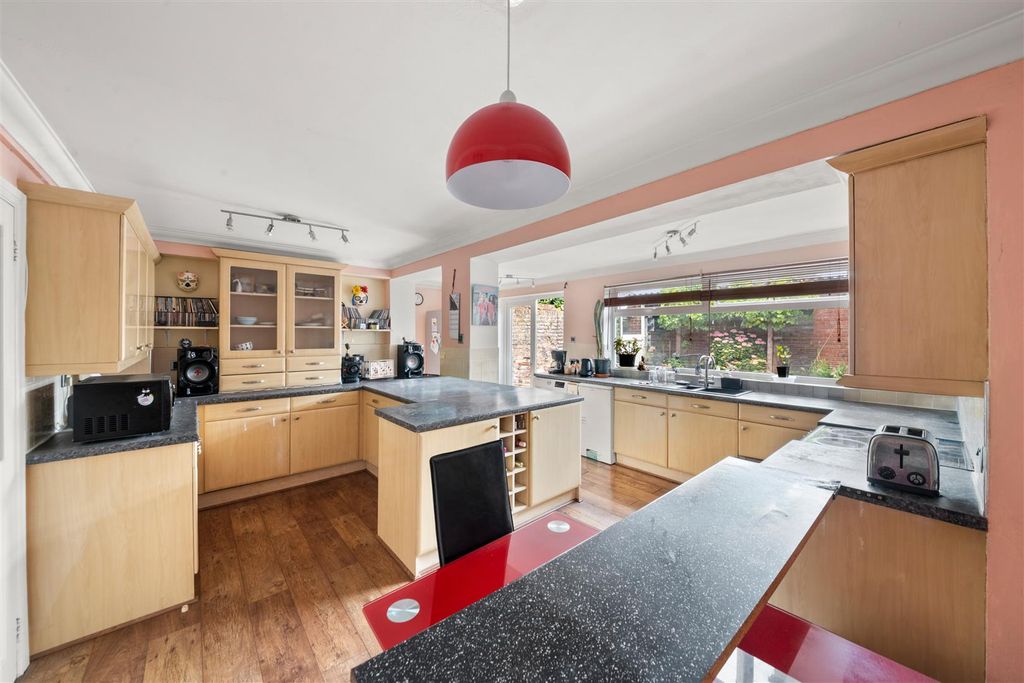 Property photo 2 of 14