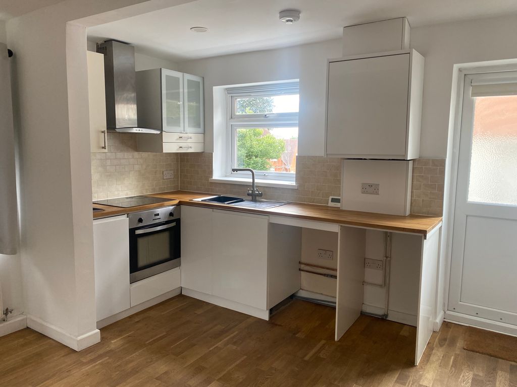 Property photo 2 of 10 Kitchen