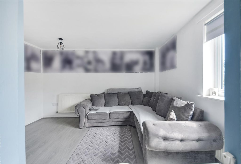 Property photo 3 of 12 Lounge_Pic_ (1).Jpg
